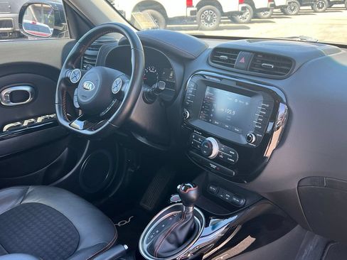 Used 2018 Kia Soul ! FWD image 18