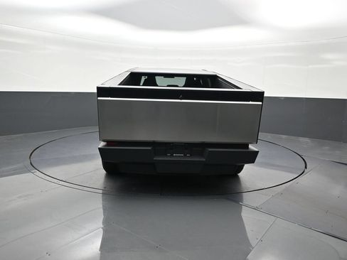 Used 2024 Tesla Cybertruck AWD Crew Cab image 4