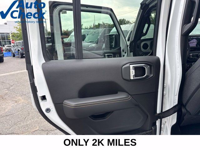 Used 2024 Jeep Wrangler Unlimited Sahara AWD/4WD image 34