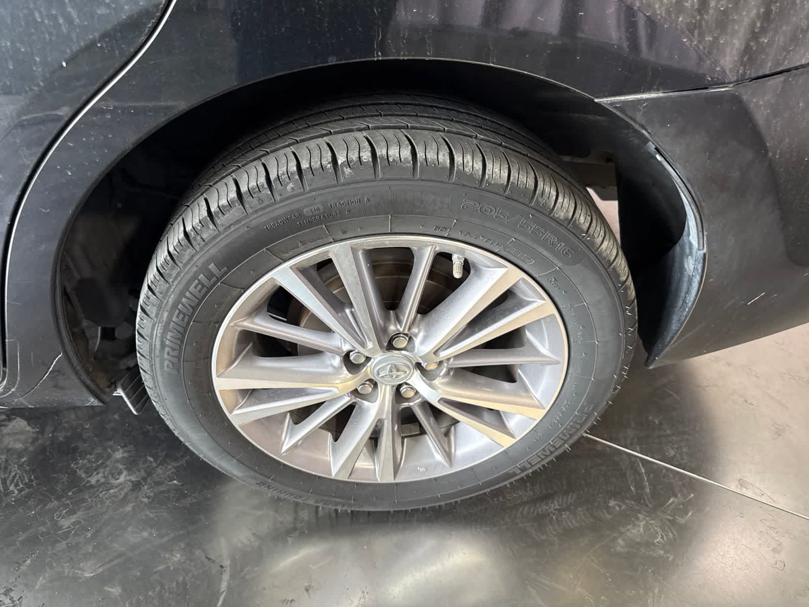 Used 2015 Toyota Corolla LE FWD image 9
