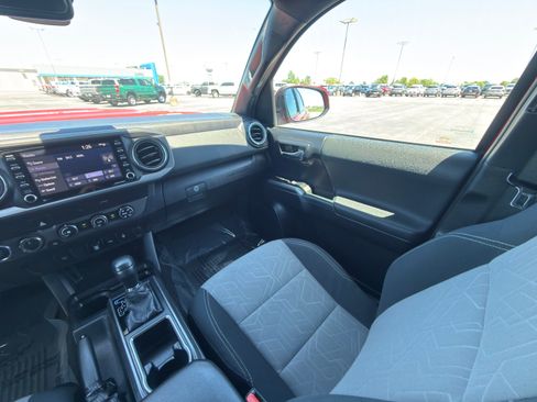 Used 2020 Toyota Tacoma TRD Sport AWD/4WD image 27
