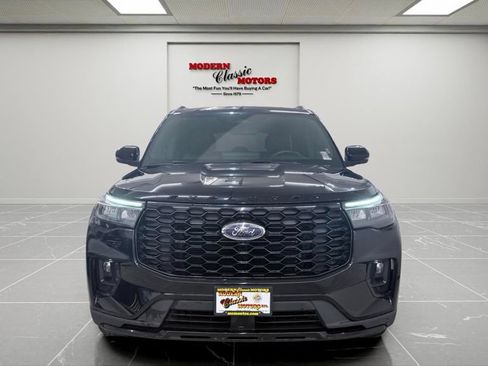 Used 2025 Ford Explorer ST-Line w/ ST-Line Street Pack AWD/4WD image 2