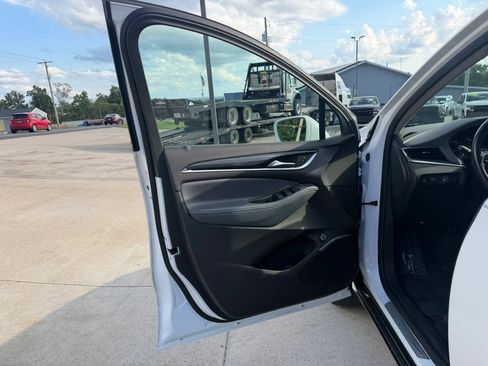 Used 2019 Buick Enclave Essence FWD image 13