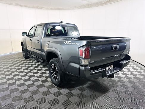 Used 2022 Toyota Tacoma TRD Sport w/ Technology Package RWD image 5