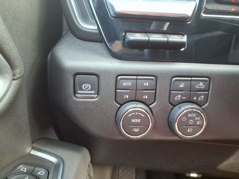 Used 2026 Chevrolet Silverado 3500 High Country w/ Technology Package AWD/4WD image 21