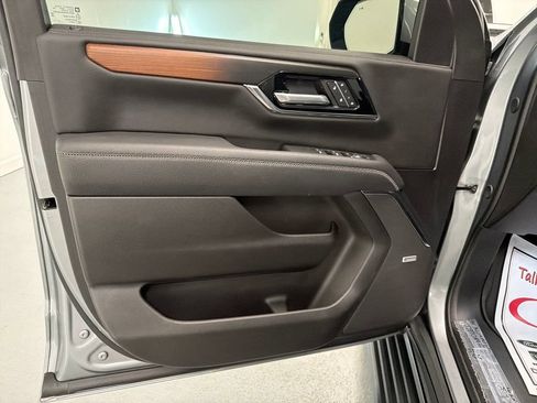 Used 2026 GMC Yukon Denali w/ Sun & Power Step Package RWD image 12
