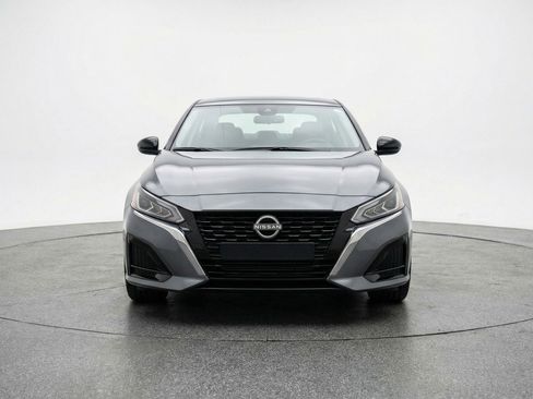 Used 2025 Nissan Altima 2.5 SV image 2