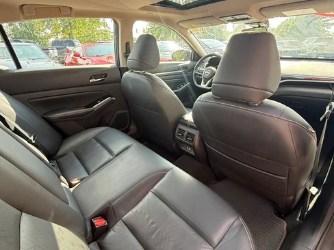 Used 2023 Nissan Altima 2.0 SR FWD image 12