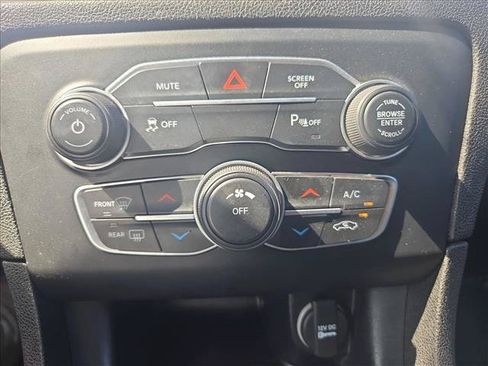 Used 2022 Dodge Charger SXT RWD image 14