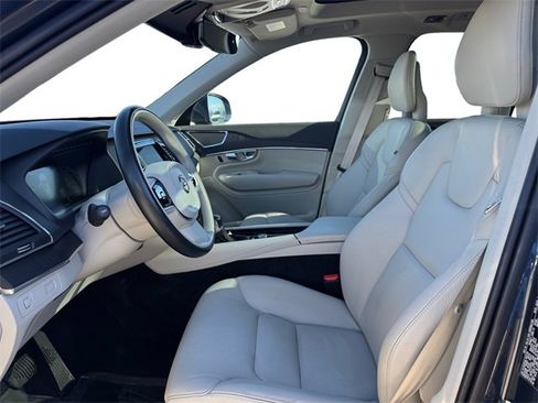 Used 2020 Volvo XC90 T5 Momentum w/ Protection Package Premier image 9