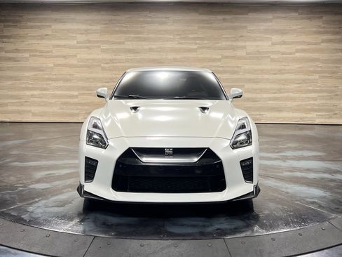 Used 2020 Nissan GT-R Premium image 5