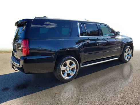 Used 2017 Chevrolet Suburban Premier image 4