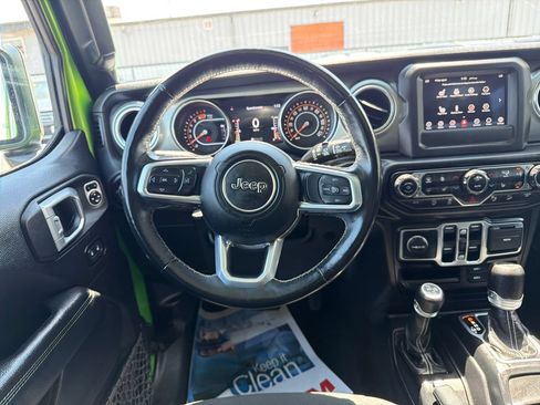 Used 2019 Jeep Wrangler Unlimited Sahara w/ Dual Top Group AWD/4WD image 13
