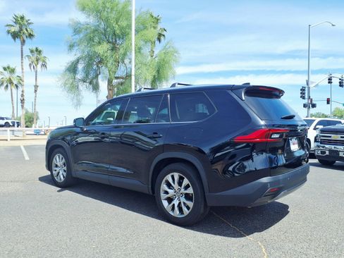 Used 2024 Toyota Grand Highlander Limited FWD image 8