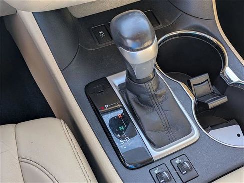 Used 2016 Toyota Highlander XLE image 17