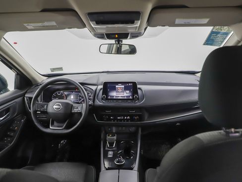 Used 2025 Nissan Rogue SV image 13