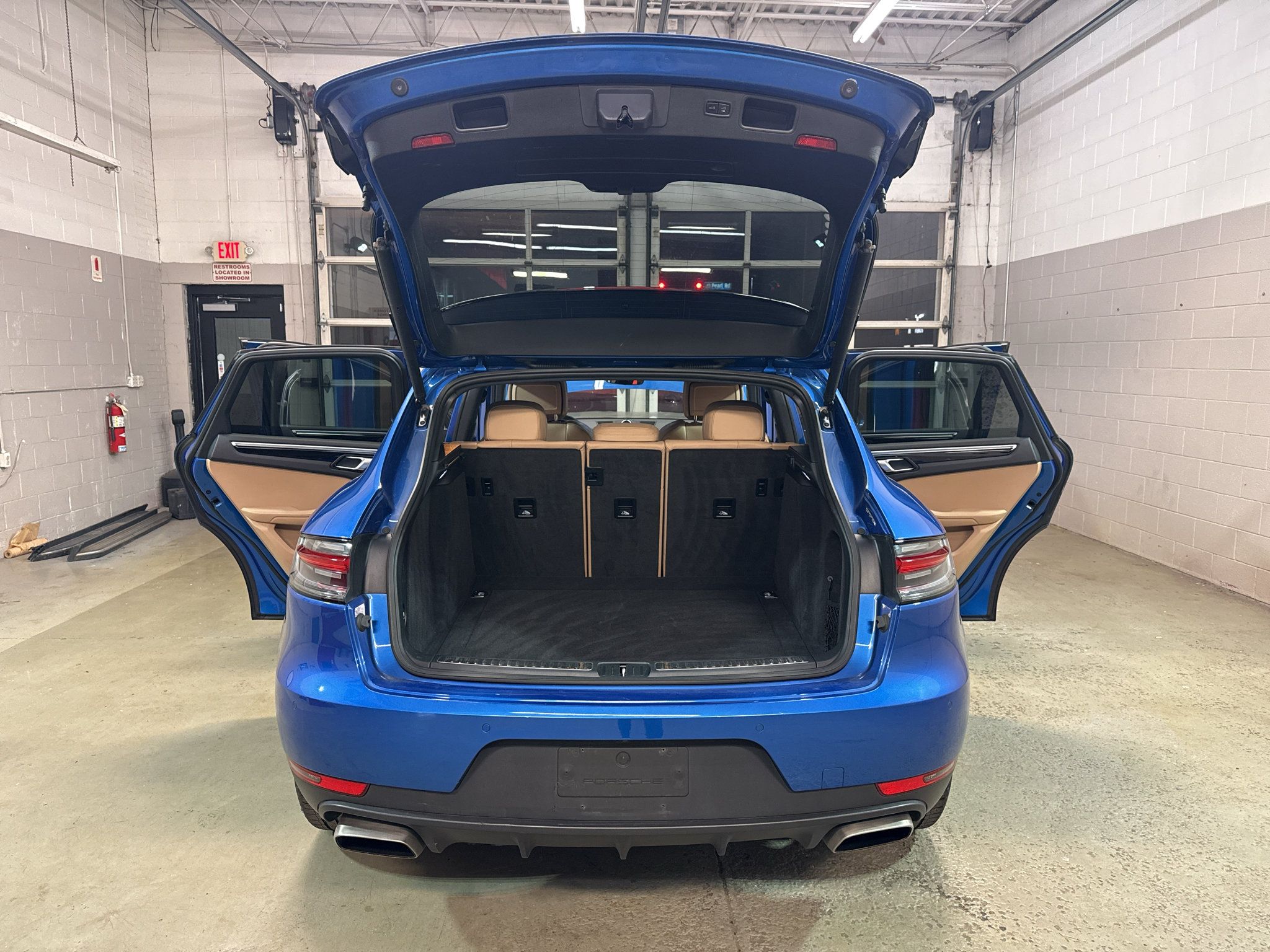Used 2020 Porsche Macan AWD/4WD image 13