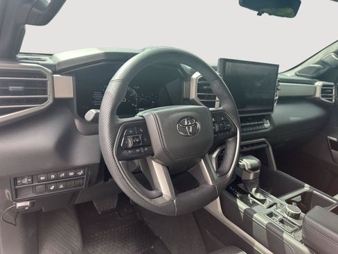 Used 2025 Toyota Tundra Limited AWD/4WD image 10