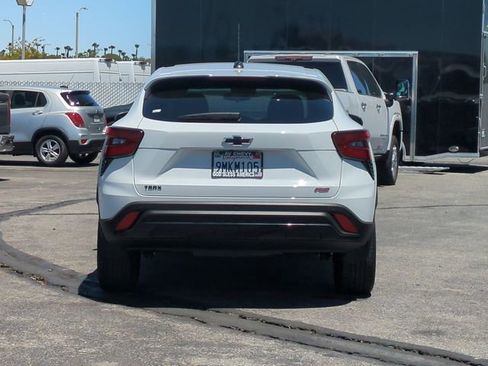 Used 2024 Chevrolet Trax RS w/ Driver Confidence Package FWD image 7