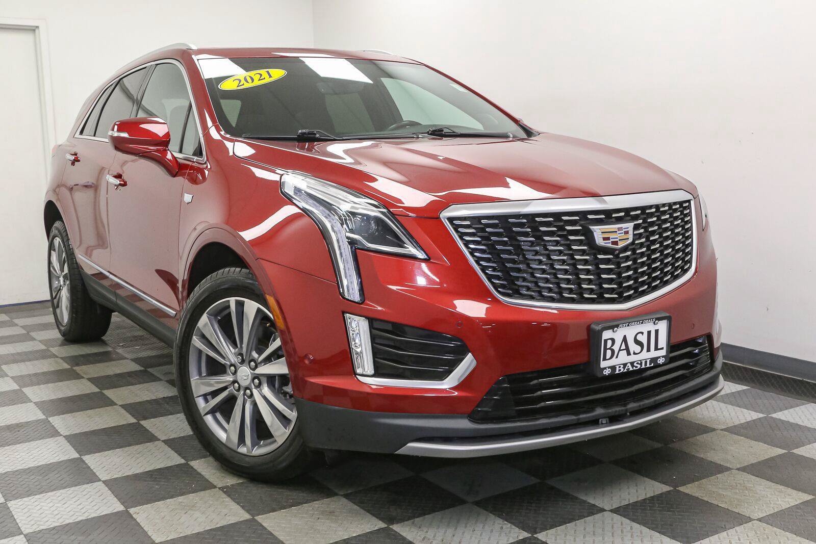 Used 2021 Cadillac XT5 Premium Luxury AWD/4WD image 2