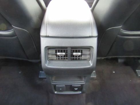 Used 2020 Ford Edge Titanium image 27