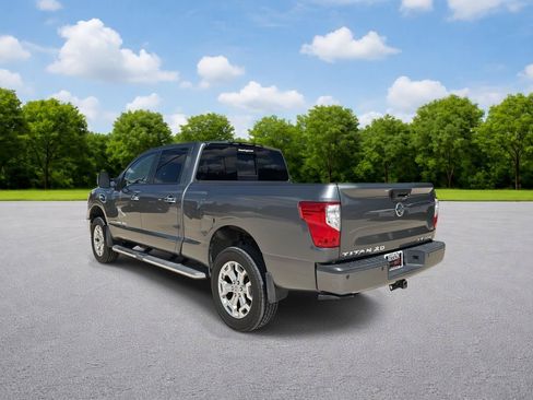 Used 2018 Nissan Titan SV w/ SV Convenience Package AWD/4WD image 5