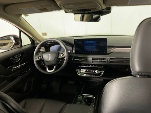 Used 2025 Lincoln Corsair Reserve image 16