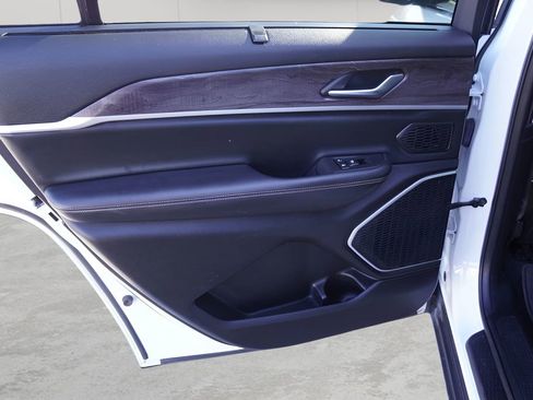 Used 2021 Jeep Grand Cherokee L Limited w/ Luxury Tech Group II image 10