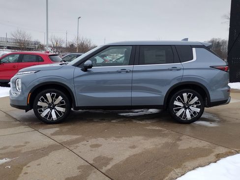 New 2026 Mitsubishi Outlander SE image 18