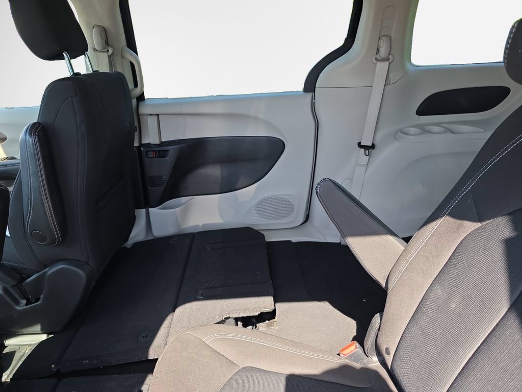 Used 2023 Chrysler Voyager LX FWD image 22