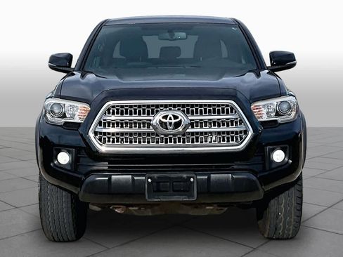 Used 2017 Toyota Tacoma TRD Off-Road w/ Tow Package AWD/4WD image 4