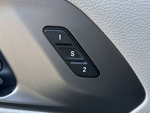 Used 2022 Chrysler Pacifica Touring-L image 25