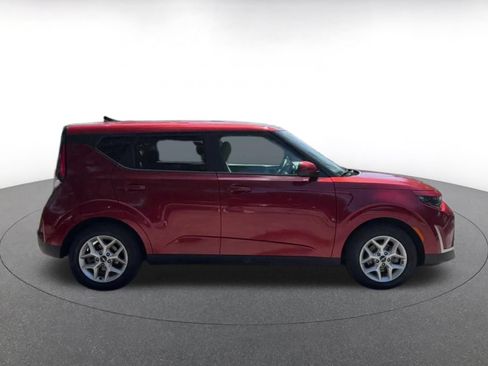 Used 2025 Kia Soul LX w/ LX Technology Package FWD image 17