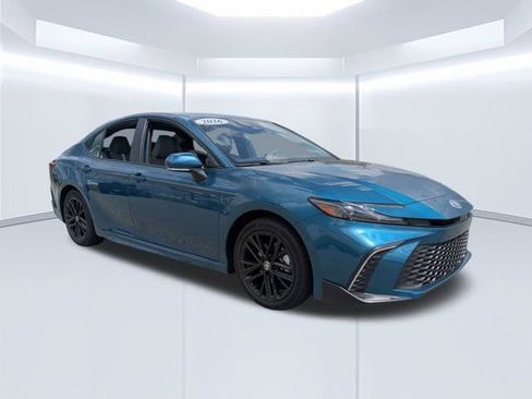 Used 2026 Toyota Camry SE FWD image 2