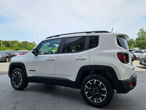 Used 2023 Jeep Renegade Latitude w/ Sun/Sound Group AWD/4WD image 5