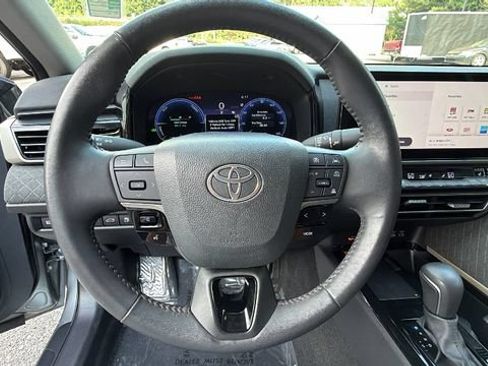 Used 2025 Toyota Camry XLE FWD image 23