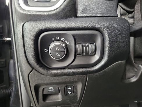 Used 2019 RAM 1500 Big Horn AWD/4WD image 13