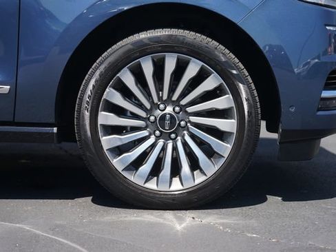 Used 2019 Lincoln Navigator Reserve AWD/4WD image 4