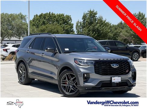 Used 2025 Ford Explorer ST AWD/4WD image 2