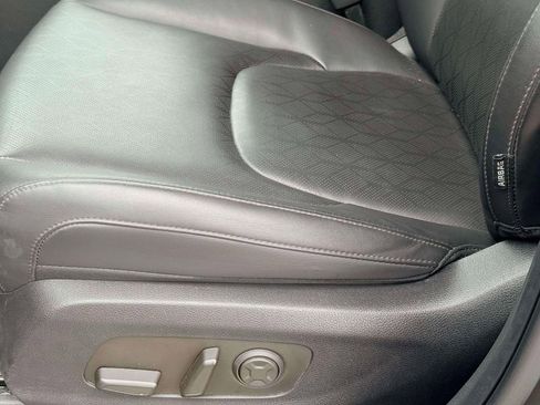 Used 2025 Kia Carnival FWD image 14