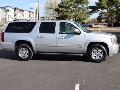 Used 2013 Chevrolet Suburban LT image 3