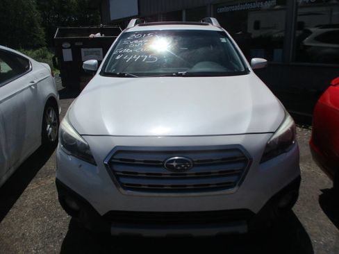 Used 2015 Subaru Outback 2.5i Limited AWD/4WD image 4