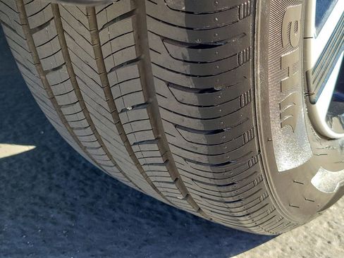 Used 2025 Nissan Sentra SV w/ Trunk Package image 24