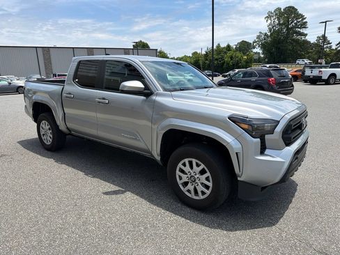 Used 2024 Toyota Tacoma SR5 AWD/4WD image 9