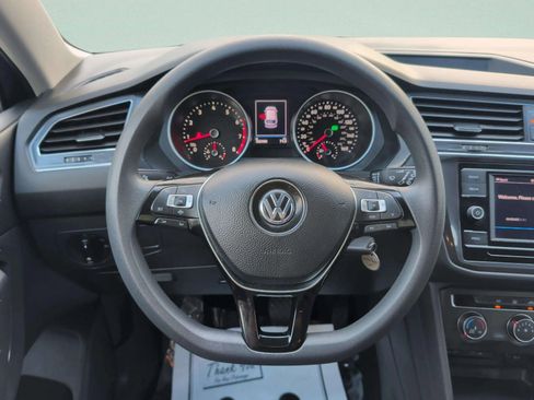Used 2020 Volkswagen Tiguan S image 15