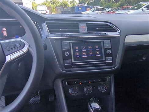 Used 2022 Volkswagen Tiguan S image 11