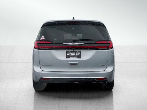 New 2026 Chrysler Pacifica Select image 5