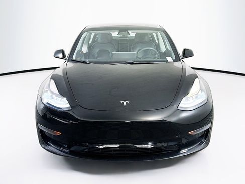 Used 2021 Tesla Model 3 Standard Range Plus image 2
