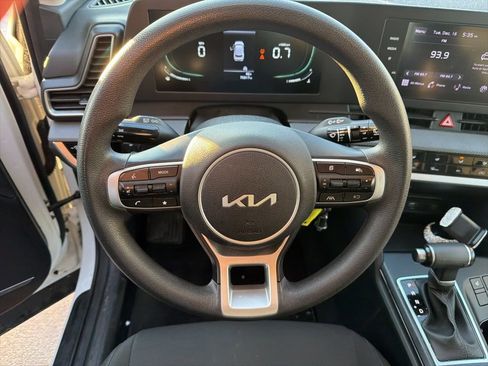 Used 2023 Kia Sportage LX AWD/4WD image 16