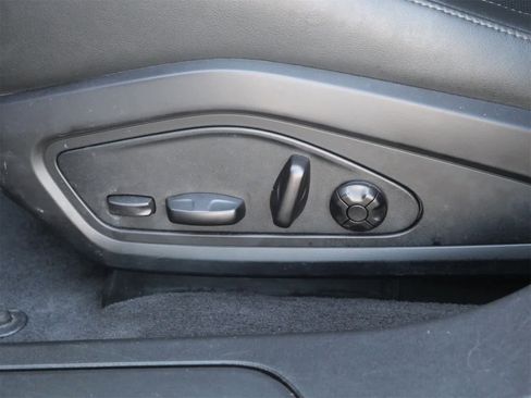 Used 2021 Porsche Taycan image 10